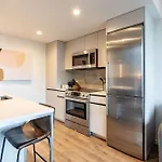 High End Apt Seaport